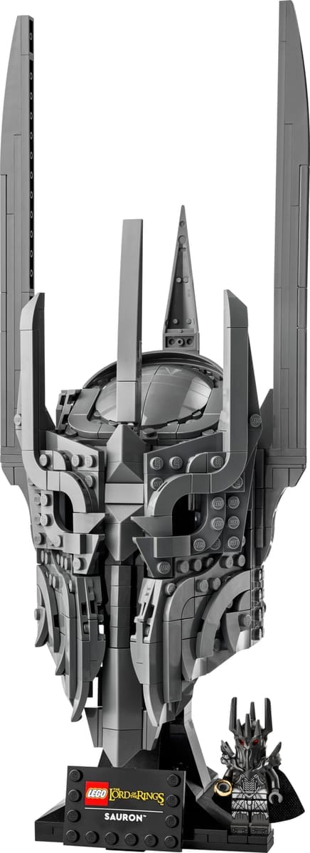 LEGO Icons The Lord of the Rings Sauron's Helmet 11373, het gebouwde displaymodel