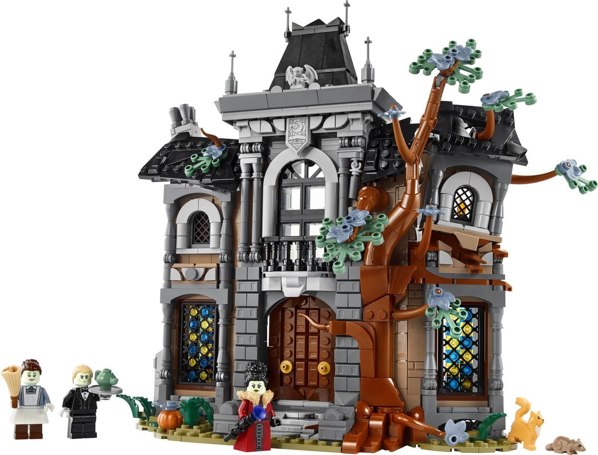LEGO Icons Burgemeestershuis 11383, het gebouwde spookhuis met minifiguren ervoor
