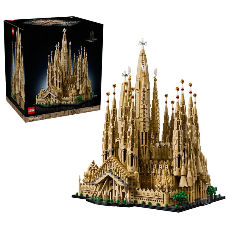 LEGO Architecture Sagrada Família 21065, doos met het gebouwde model