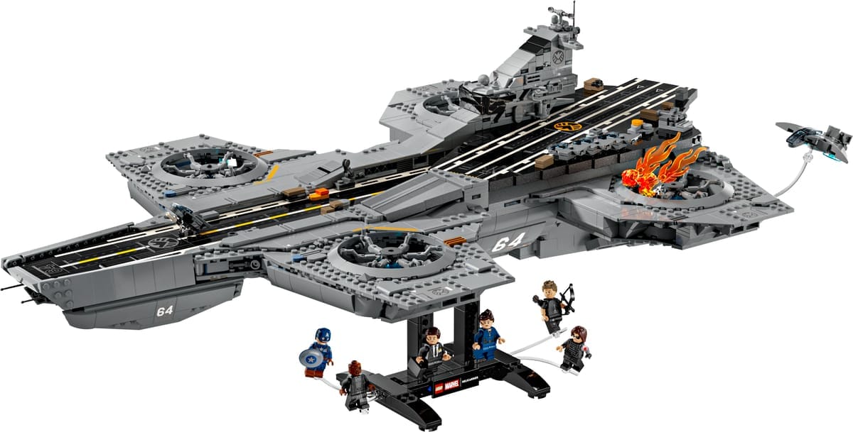 LEGO Marvel S.H.I.E.L.D. Helicarrier 76354 op zwarte displaystandaard met minifiguren