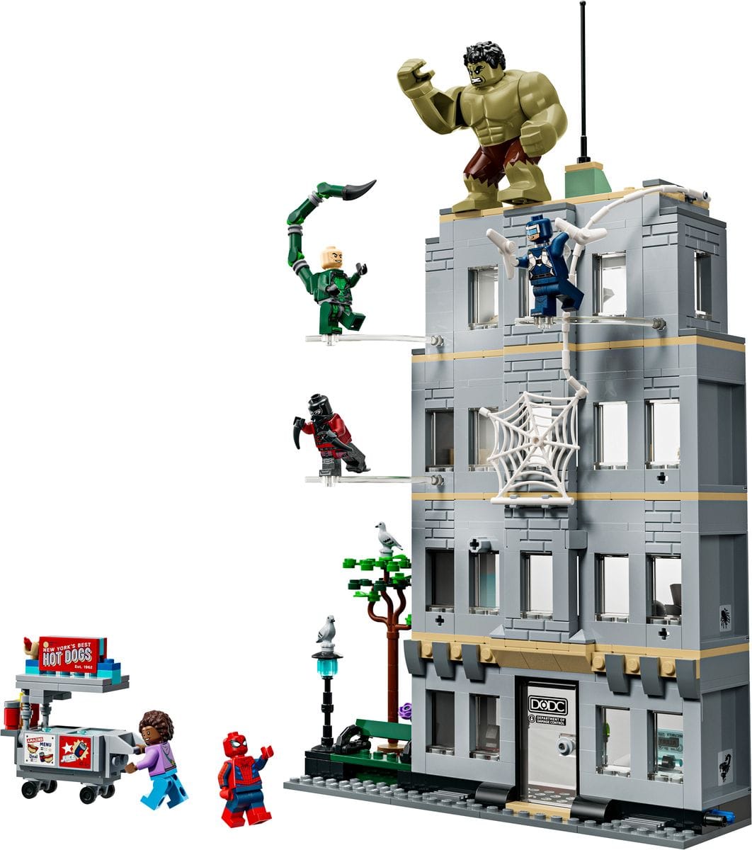 LEGO Marvel 76350 Spider-Man vs. Hulk Epic Clash, het stadsgebouw met de Hulk-figuur