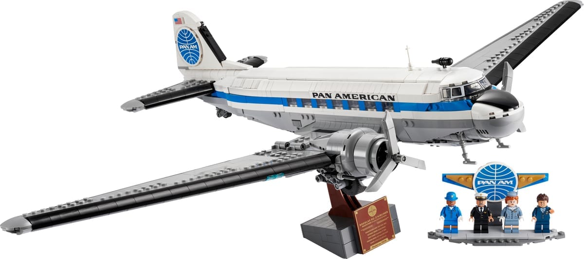LEGO Icons Douglas DC-3 PAN AM passagiersvliegtuig 11378 op displaystandaard